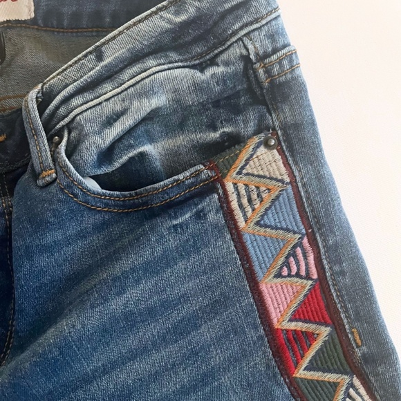 Driftwood Jackie Embroidered Skinny Jeans Blue Denim Aztec Trim 26 EUC - Picture 7 of 8